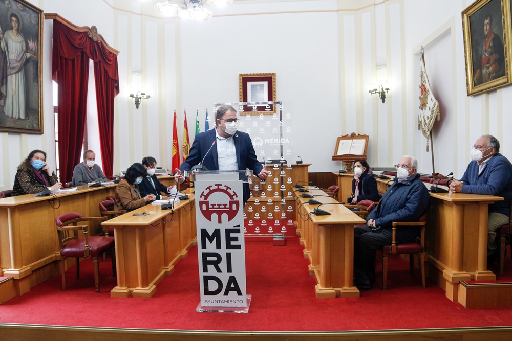 Alcalde interviene en la firma de la expropiación del Hernán Cortés