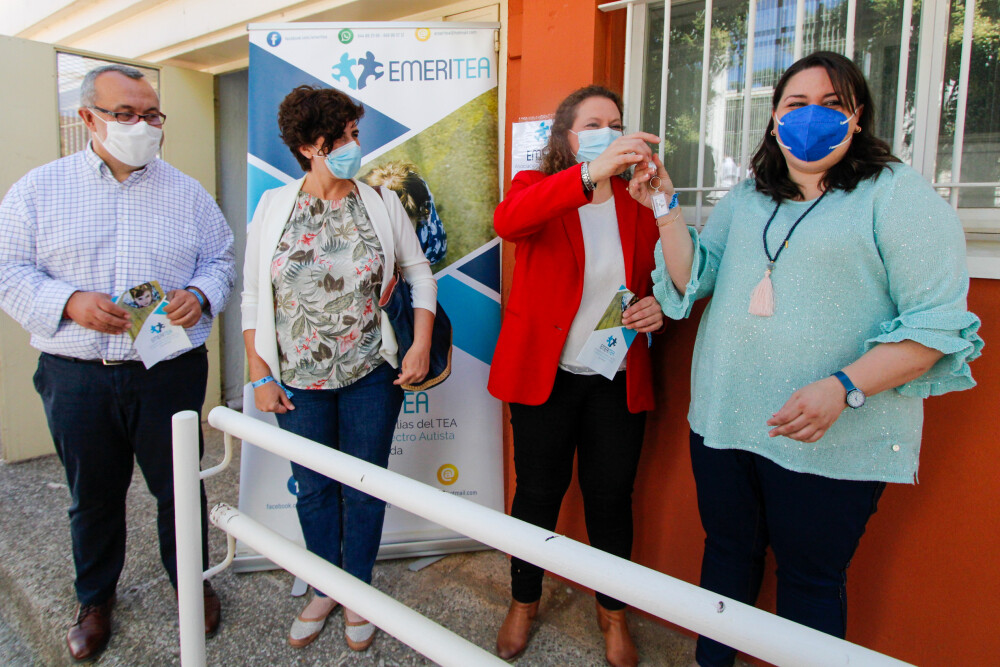Carmen Yáñez entrega las llaves a la presidenta de Emeritea