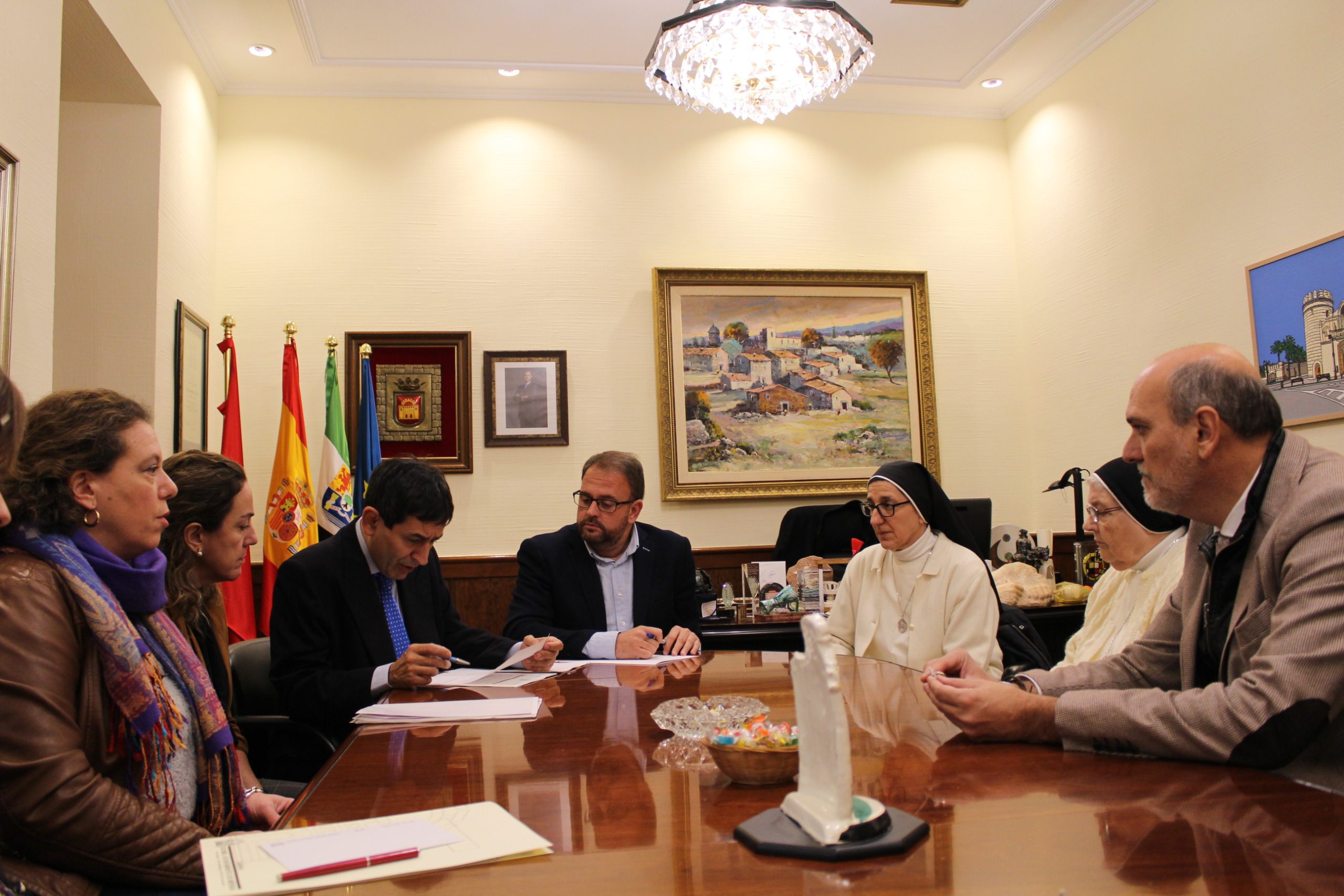 El alcalde asiste a la compra del convento concepcionistas