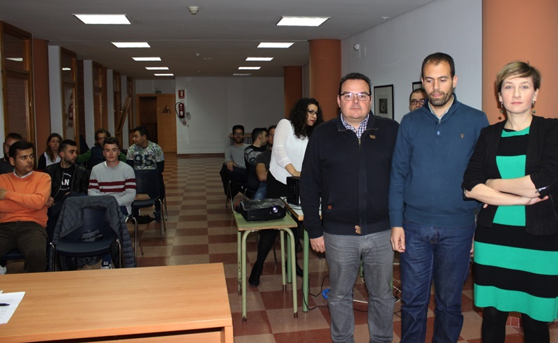 El delegado municipal Marco A. Guijarro con representates de Iberaqua, y Fundación Atenea