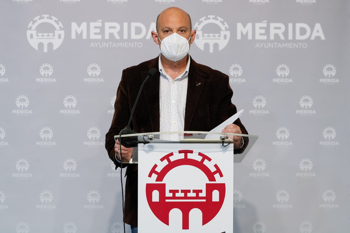 Julio César Fuster presenta Escuela Profesional
