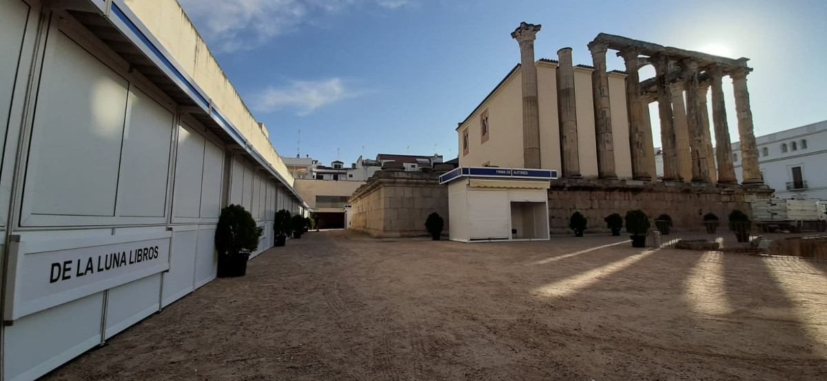 La Feria del Libro estrena ubicación en la Plaza del Templo de Diana