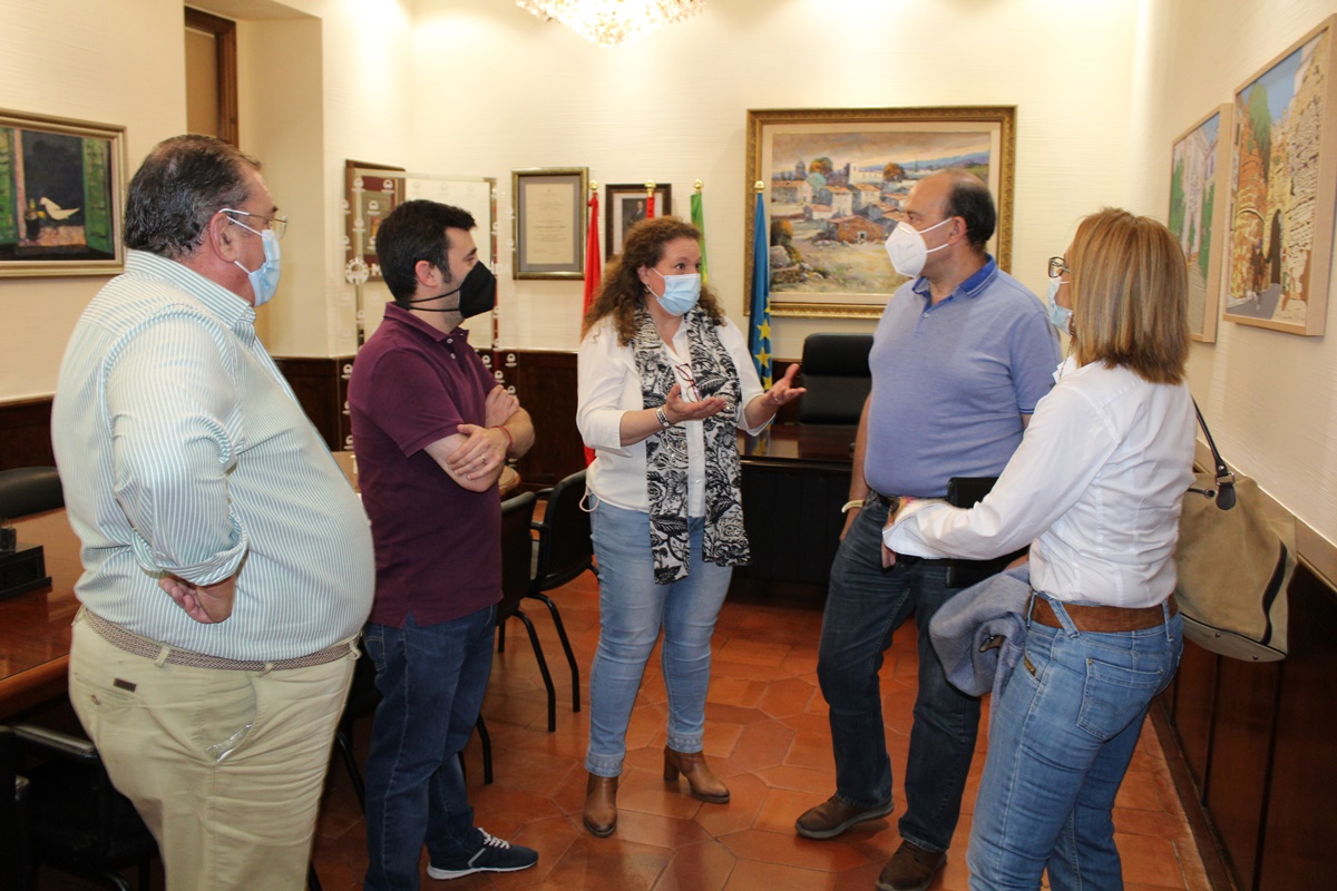 La alcaldes en funciones recibe Sociedad Tiro Olímpico