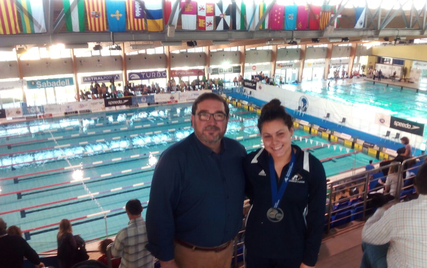 Paloma Marrero y el presidente de la Federación Extemeña de Natación