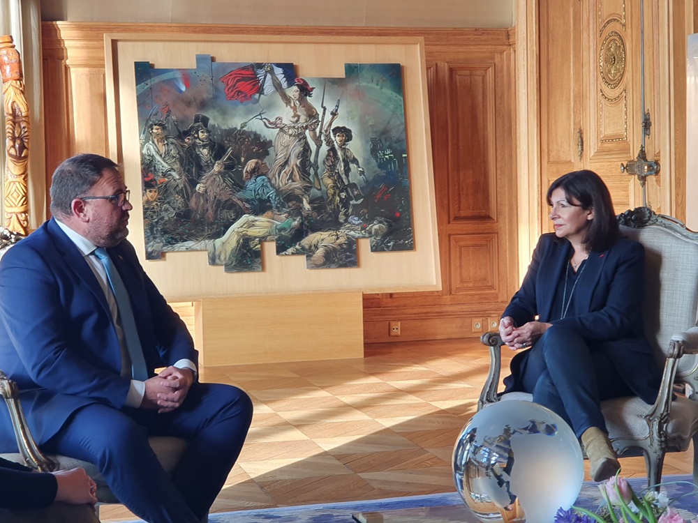 Reunión con alcaldesa de París