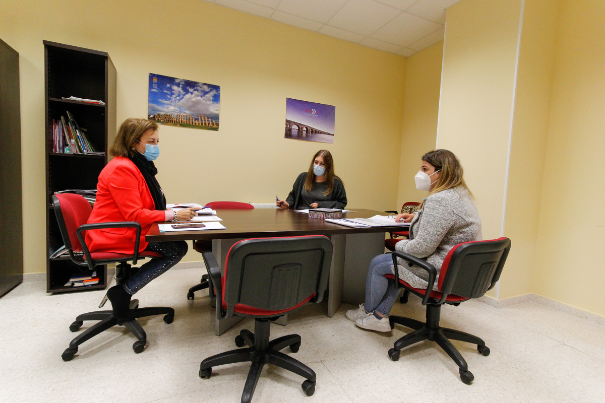 Reunión en Servicios Sociales del Programa contra el Absentismo Escolar