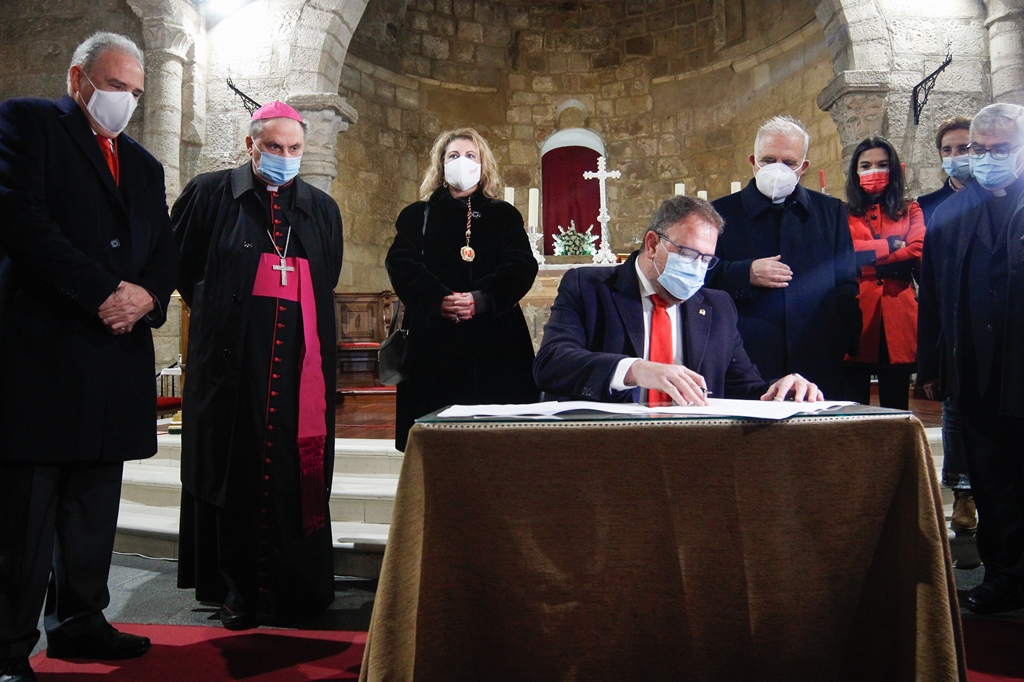 alcalde-firma-consejo-eulaliense
