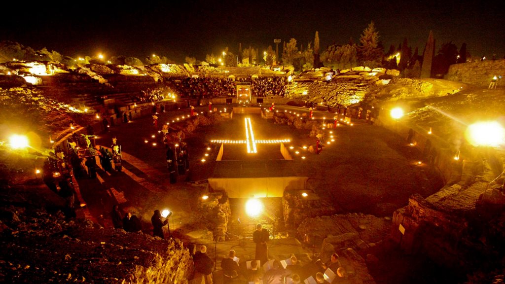 Via Crucis en el Anfiteatro Romano