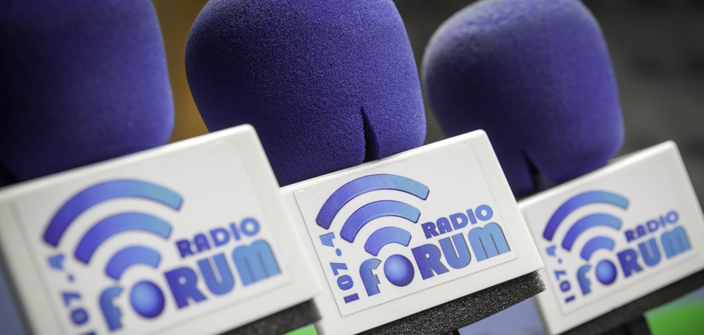 La emisora municipal Radio Forum sigue emitiendo por internet hasta que concluyan las tareas de reparación eléctrica de su centro emisor