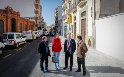 El alcalde inaugura las obras de ensanche y remodelación de la calle Félix Valverde Lillo