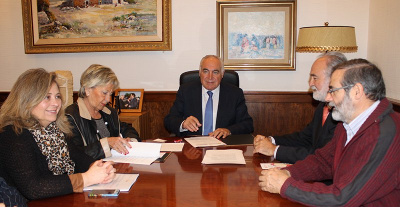 El Ayuntamiento firma convenios con el  Padre Cristóbal y la Plataforma del Voluntariado por un importe de 39.000 euros