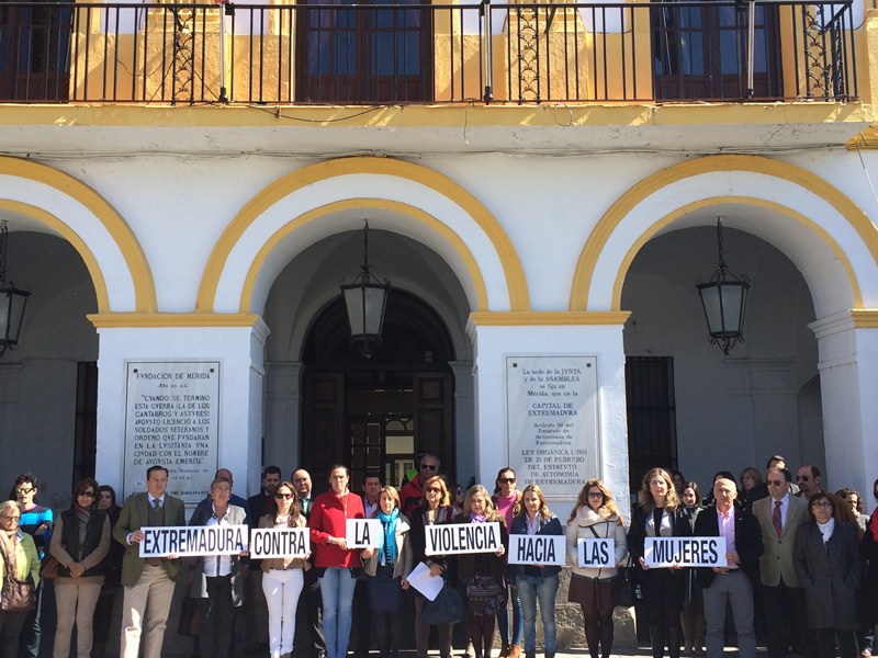 El Ayuntamiento acoge una concentración por Tamara  Simón