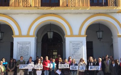 El Ayuntamiento acoge una concentración por Tamara  Simón