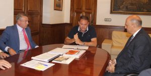 El alcalde con el presidente de RTVE y el director de RTVE en Extremadura Urbano García 2015-06-29
