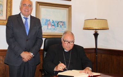 Pedro Acedo recibe al Arzobispo Emérito Santiago García Aracil