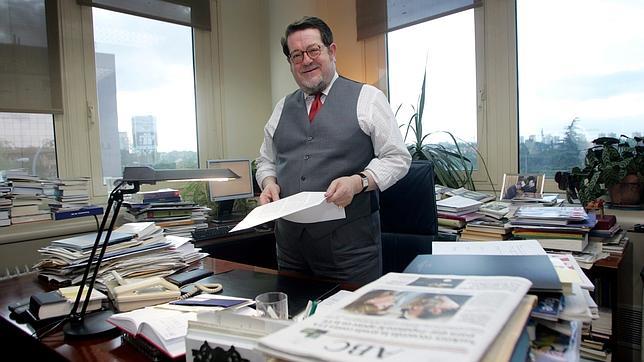 Una muestra bibliográfíca de la Biblioteca Municipal rinde tributo a Santiago Castelo