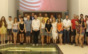 Autoridades y alumnos del curso.