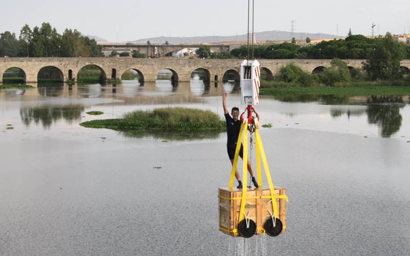 El escapista Alfred Cobami logra su objetivo de récord en poco más de 12 segundos