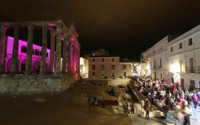 El Templo de Diana se tiñe de rosa por el Día de la Niña