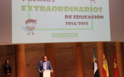 El alcalde asiste a la entrega de los premios extraordinarios de Educación que convoca la Junta