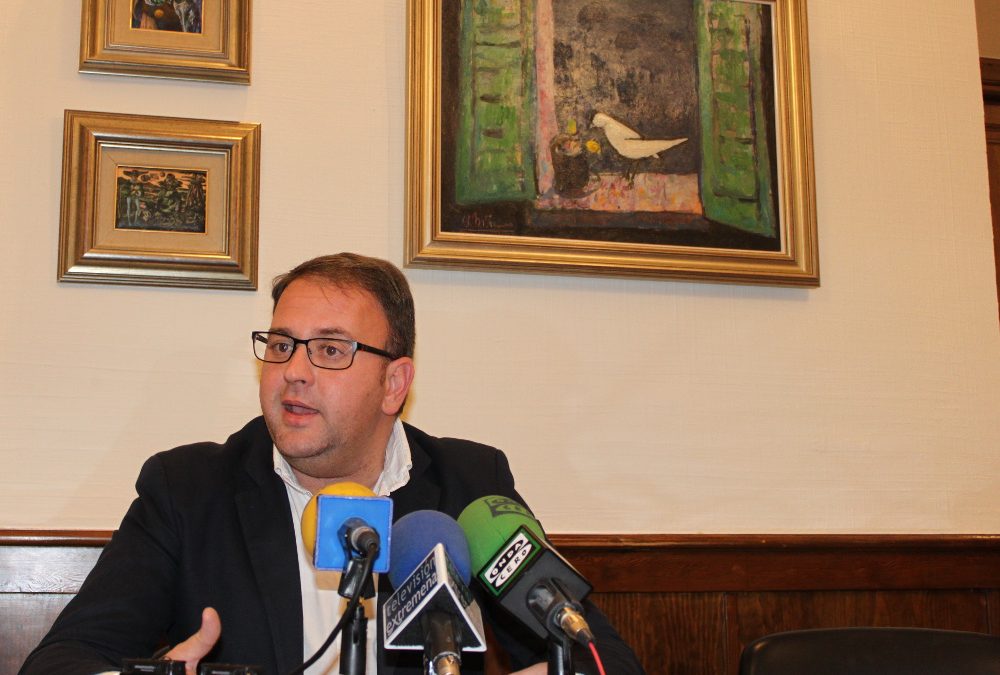 El alcalde valora la bajada del paro en febrero y anuncia que este mes se abre el Centro de salud de la Zona Norte