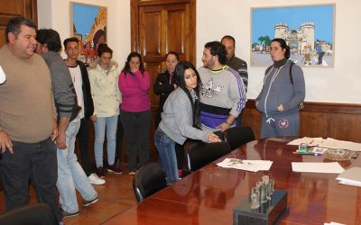 Los ocupantes ilegales de las viviendas de La Calzada entregan las llaves en el Ayuntamiento