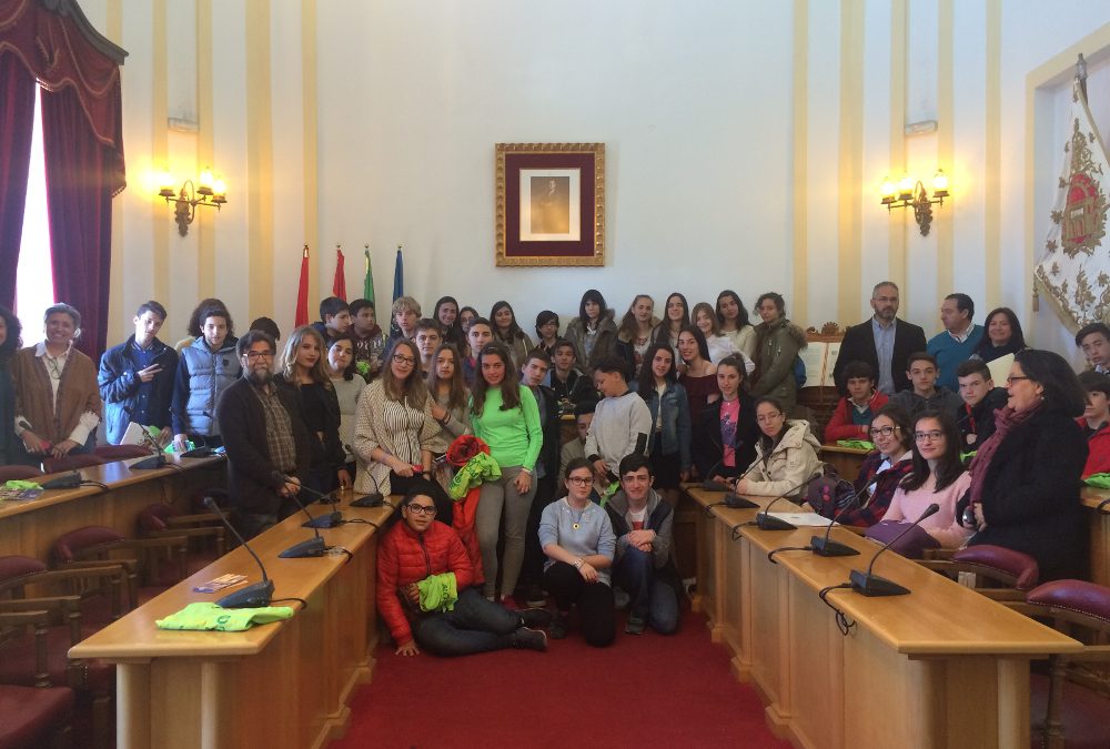 Alumnos de Alcalá de Henares visitan la ciudad con el Aula Patrimonio