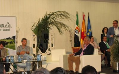 El alcalde asiste al Foro agrario extremeño, que reúne en Mérida a 400 empresarios