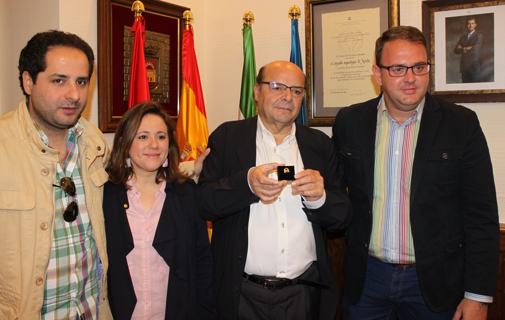 El guitarrista Miguel Vargas, Premio ‘Tío Luis el de la Juliana’, recibe el escudo de oro de la ciudad