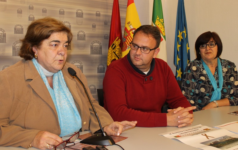 El alcalde con las organizadoras