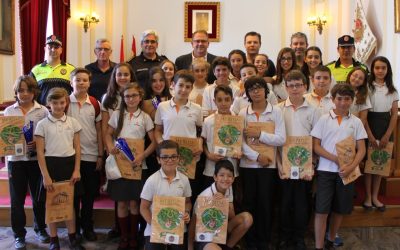 El alcalde recibe a los alumnos del colegio Salesianos, subcampeones nacionales de Educación vial