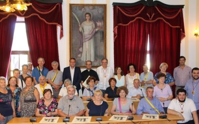 Peregrinos italianos devotos de Santa Eulalia de Mérida visitan el Ayuntamiento