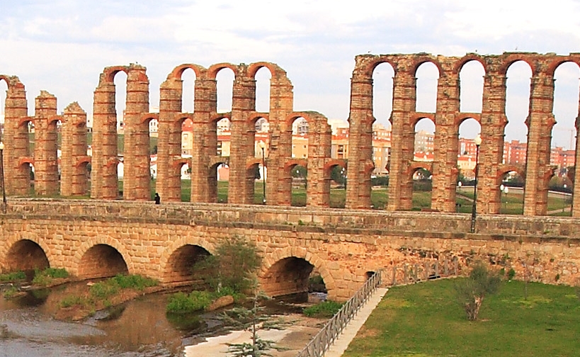 Acueducto Los Milagros y puente romano