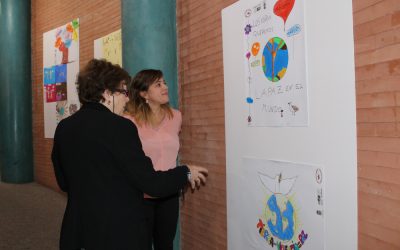 El Centro Cultural Alcazaba acoge una muestra de carteles escolares por la no violencia