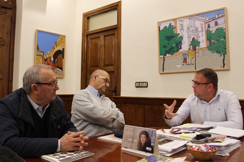 Alcalde con los cronistas oficiales