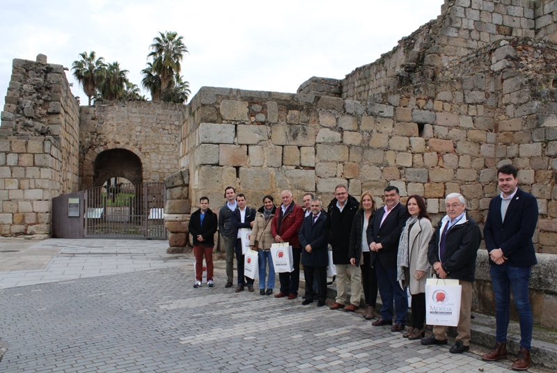 Los alcaldes en el Puente Romano y Alcazaba de Mérida - copia