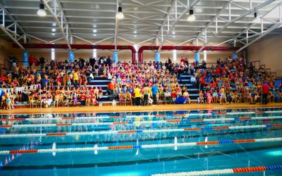 La Gymkana pone fin al paso de alumnos de centros educativos por la piscina climatizada