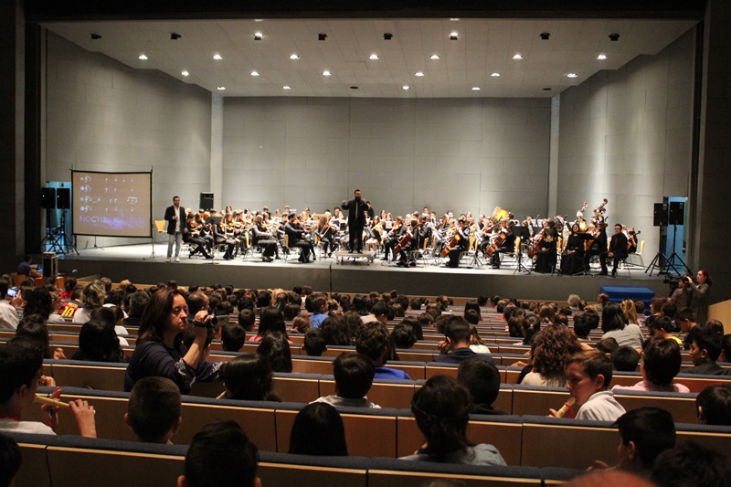 Escolares de Mérida y Almendralejo participan e interactúan en un concierto de la OSCAM