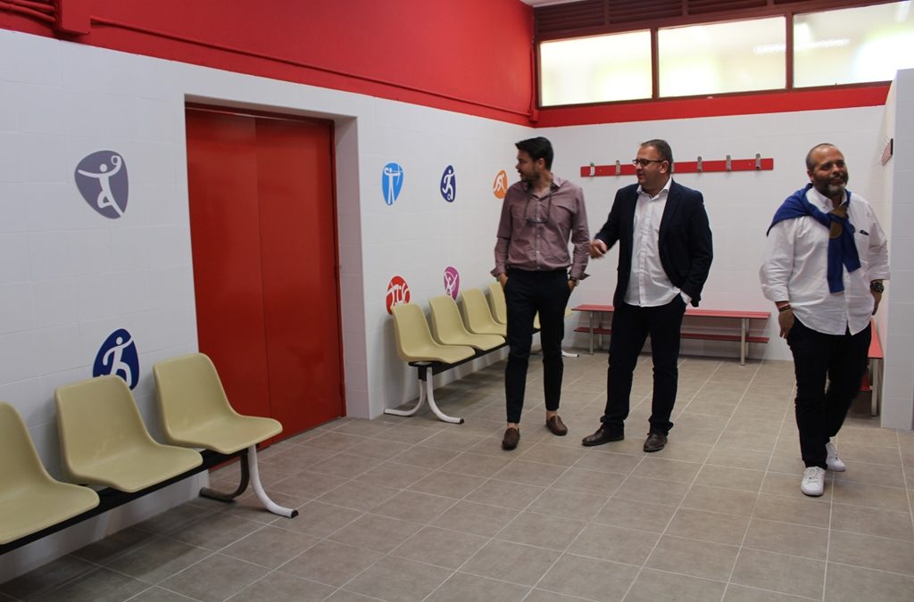 El alcalde visita los nuevos vestuarios de las instalaciones deportivas de La Paz