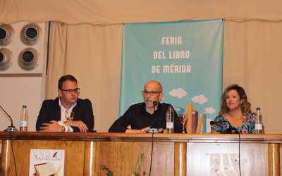 El alcalde reivindica la puesta en marcha de un Plan de Fomento a la Lectura en la inauguración de la Feria del Libro