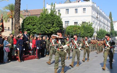 El Ayuntamiento entrega un nuevo Guión de Mando al Grupo de Artillería de Campaña XI