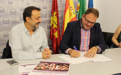 El alcalde y Taptc Teatro renuevan un convenio de colaboración para el curso 2017/2018