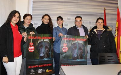 La campaña ‘¿Regalar para abandonar?’ incide en la adopción de animales del Centro Zoosanitario
