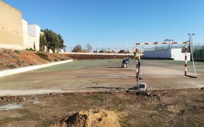 Obras está llevando a cabo el adecentamiento de las instalaciones deportivas de La Corchera