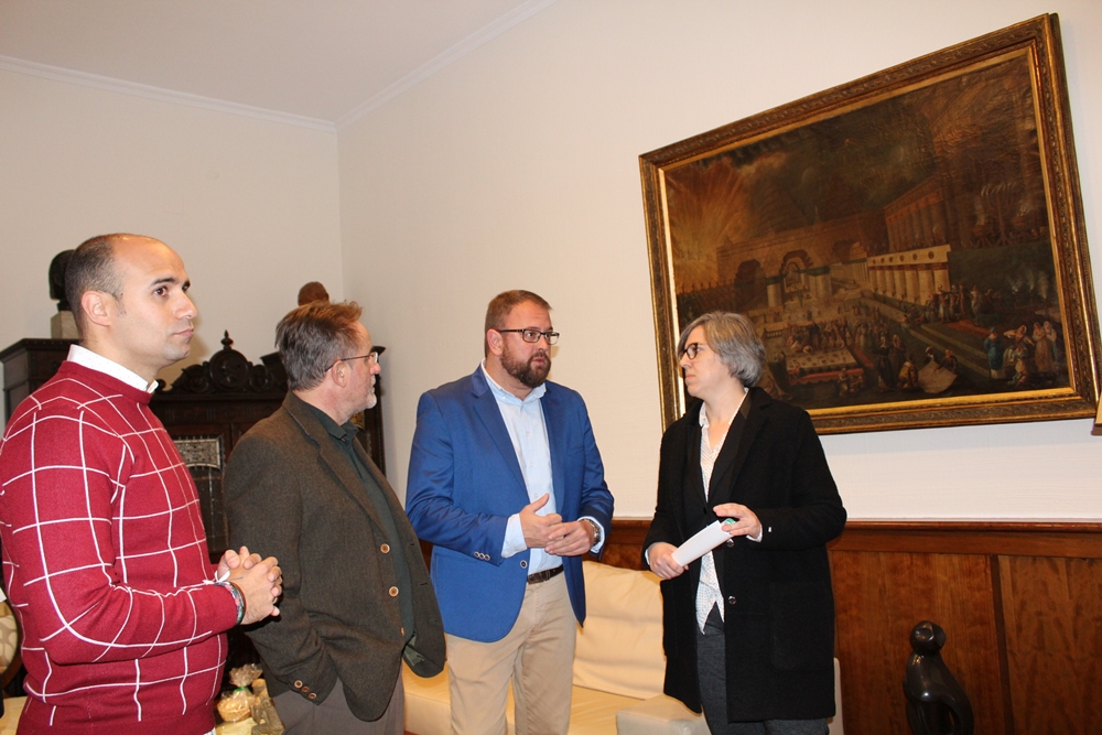 La Consejería de Cultura entrega al ayuntamiento el cuadro restaurado de El festín del Rey Baltasar