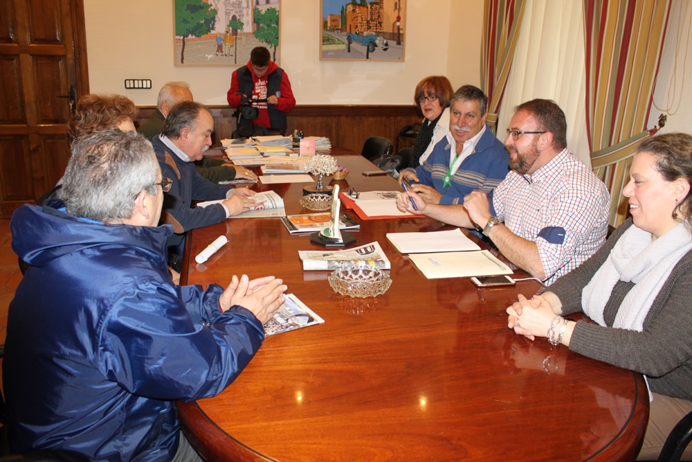 El alcalde recibe a la gestora de la Plataforma de Jubilados y Pensionistas de Mérida y Comarca