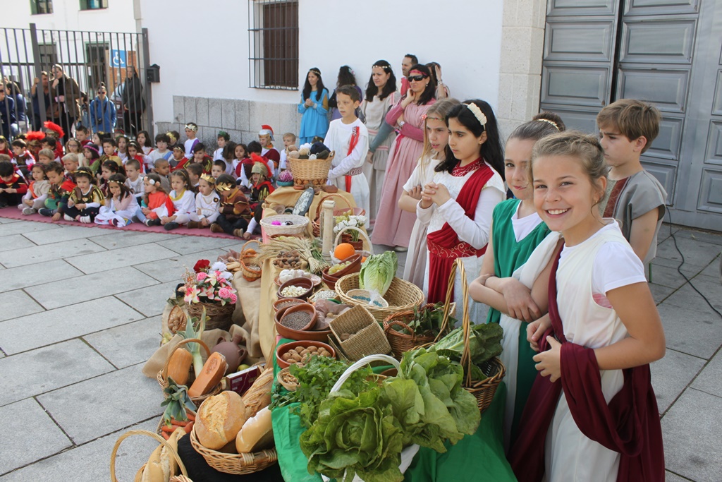 Los escolares emeritenses celebran el Día del Patrimonio adoptando los monumentos más cercanos a sus centros