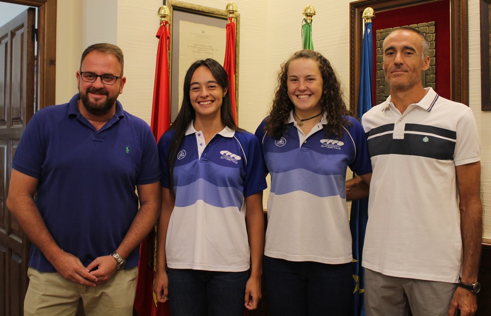 El alcalde recibe a las campeonas de España de piragüismo en Maratón
