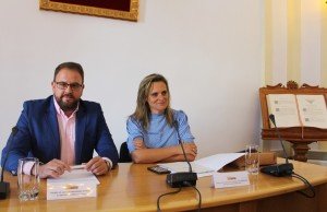 Alcalde y delegada del Gobierno.