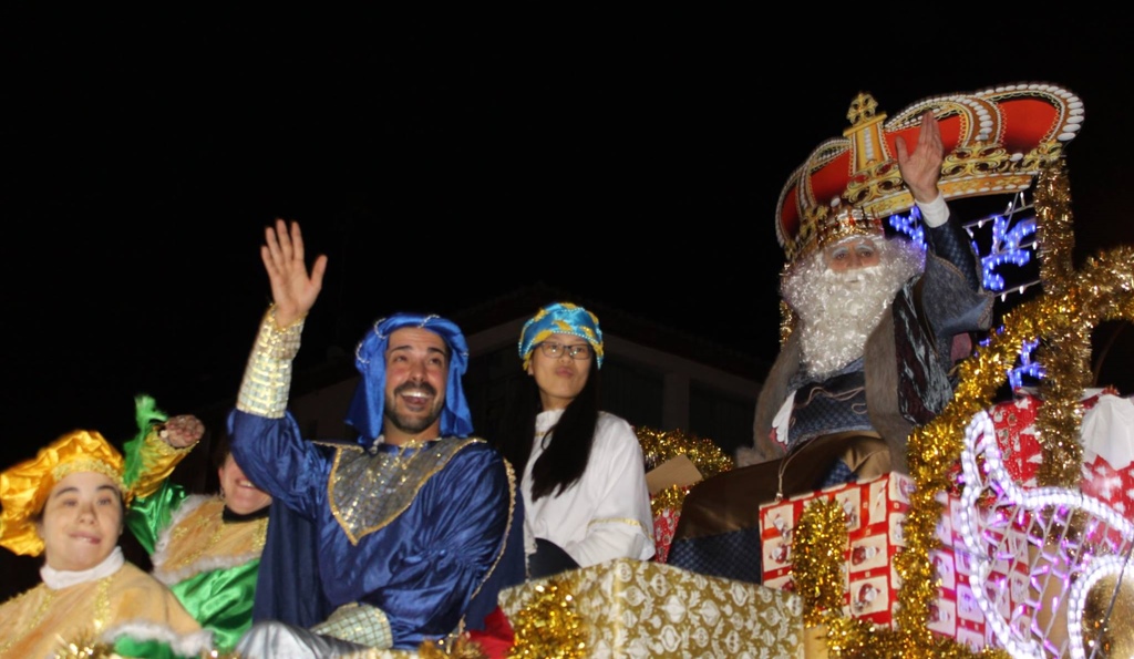Cerca de mil adultos y niños participarán en la Cabalgata de Reyes que repartirá 6.700 kilos de caramelos